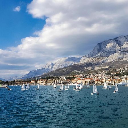 Lovely Apartment In Makarska With Kitchen Extérieur photo