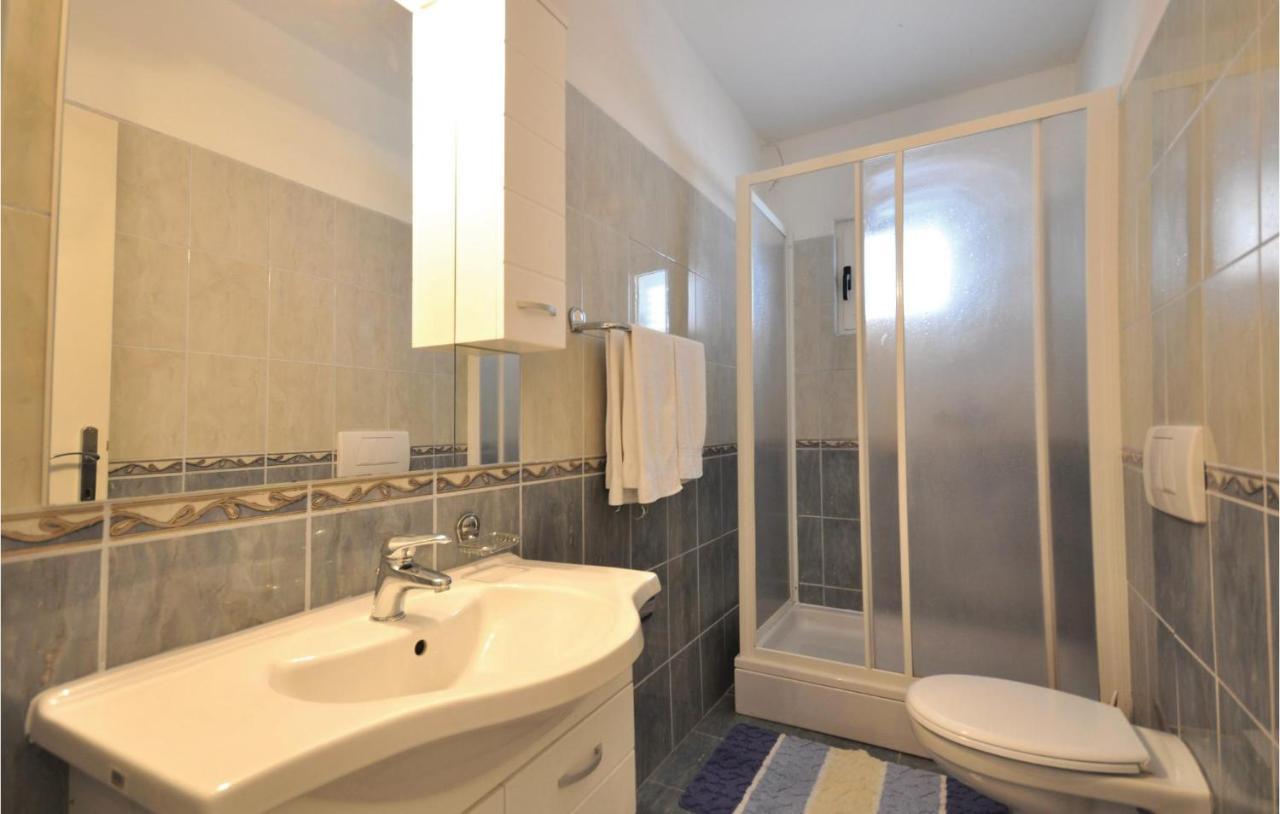 Lovely Apartment In Makarska With Kitchen Extérieur photo